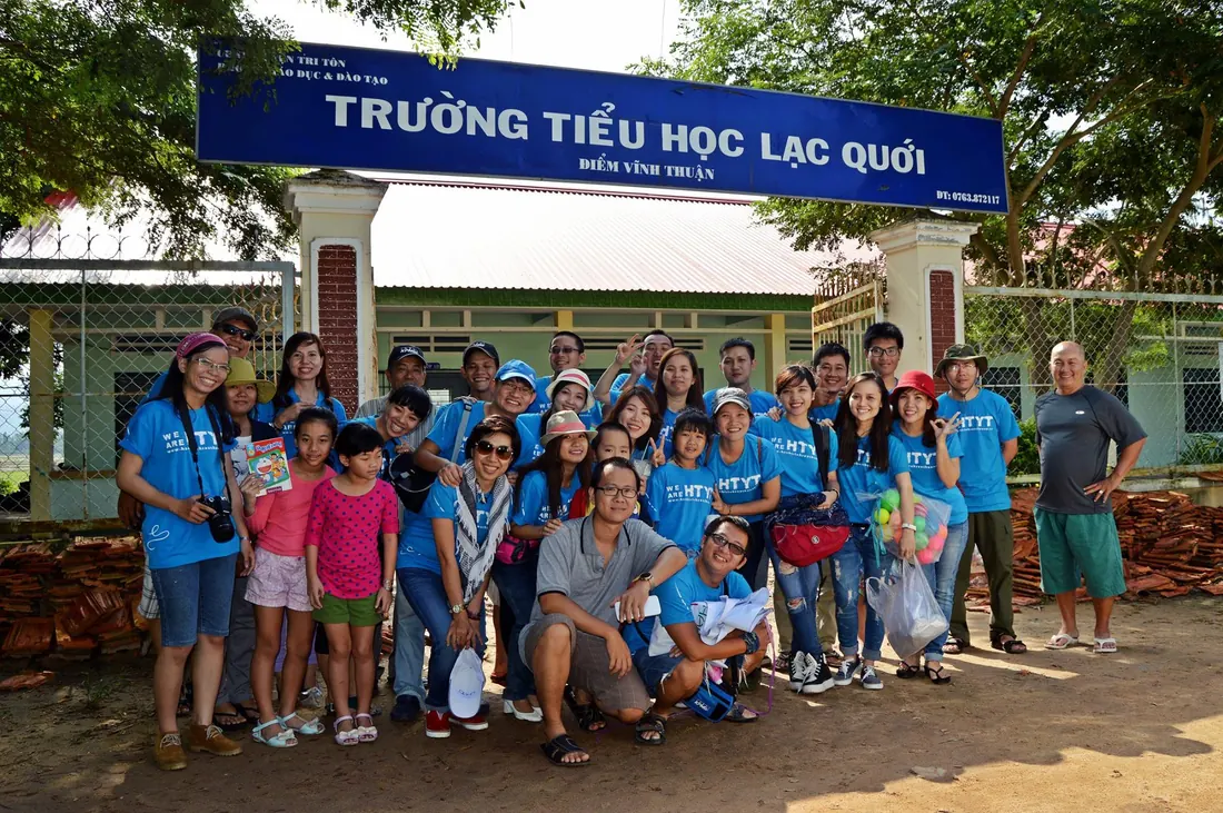 Trường Tiểu học Lạc Quới